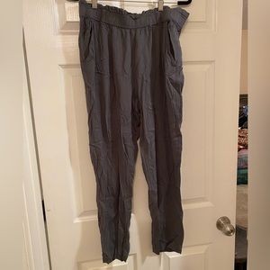 Aerie paper bag style flowy pants with pockets and elastic waist